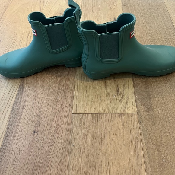 Hunter Chelsea boots. Size 10. Worn once. Great condition. Green color. - Picture 4 of 4
